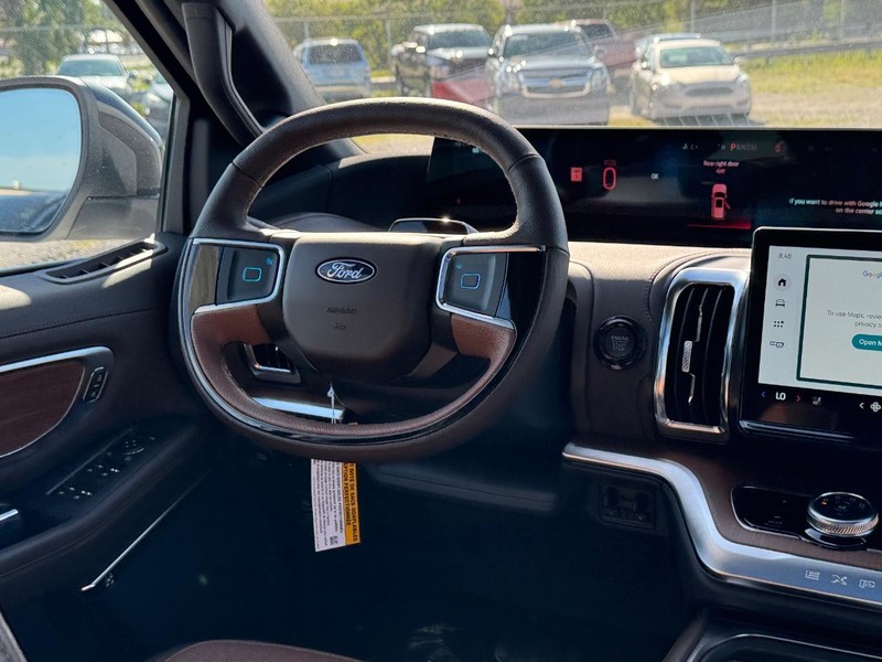 Ford Expedition Max Vehicle Full-screen Gallery Image 18