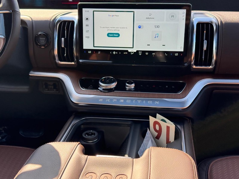 Ford Expedition Max Vehicle Full-screen Gallery Image 20