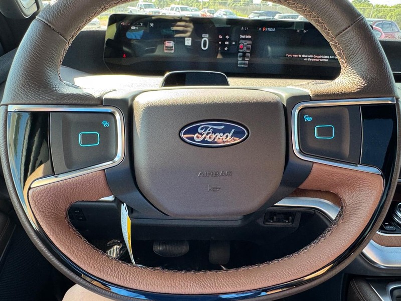 Ford Expedition Max Vehicle Full-screen Gallery Image 23