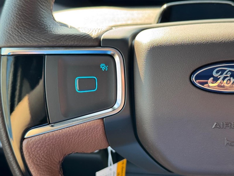 Ford Expedition Max Vehicle Full-screen Gallery Image 24