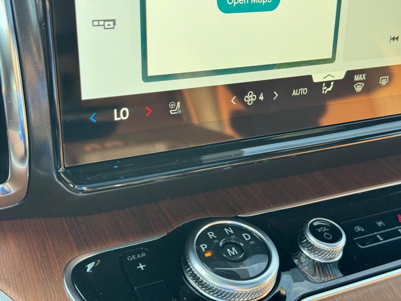 Ford Expedition Max Vehicle Full-screen Gallery Image 26