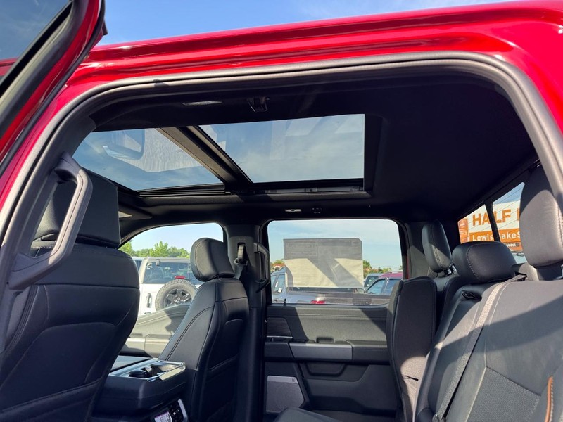 Ford F-150 Vehicle Full-screen Gallery Image 13