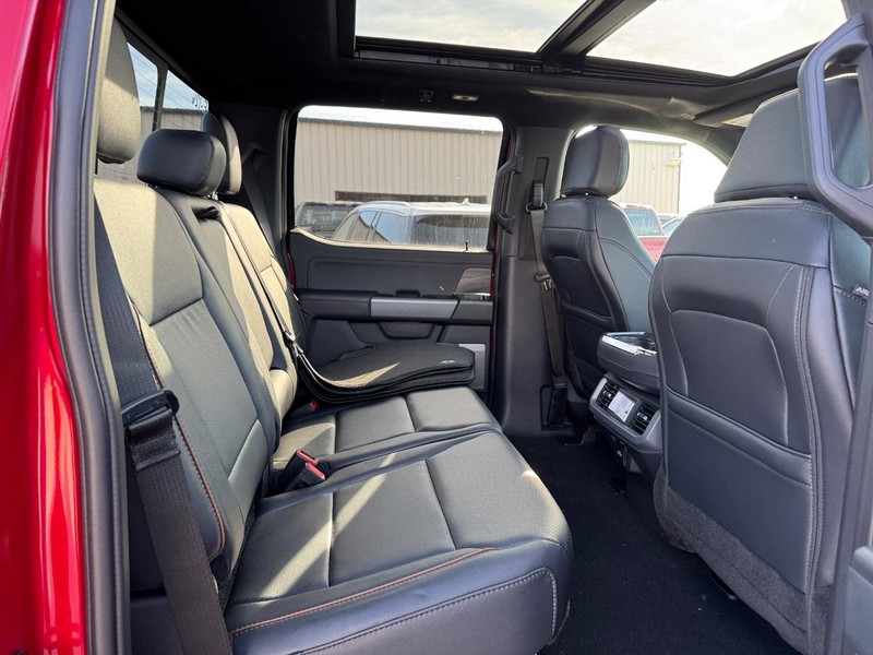 Ford F-150 Vehicle Full-screen Gallery Image 14