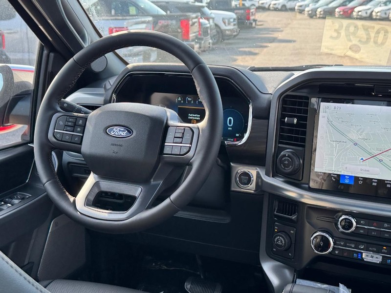 Ford F-150 Vehicle Full-screen Gallery Image 16