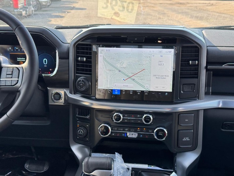 Ford F-150 Vehicle Full-screen Gallery Image 17