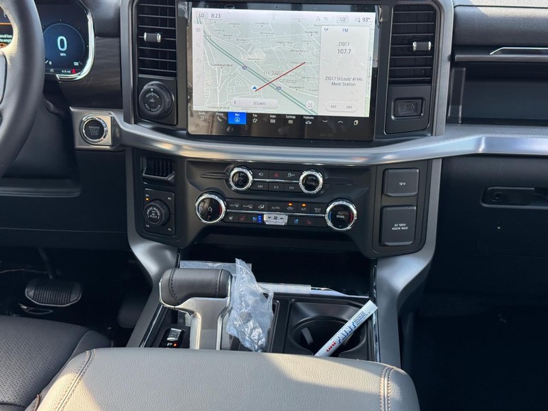 Ford F-150 Vehicle Full-screen Gallery Image 18