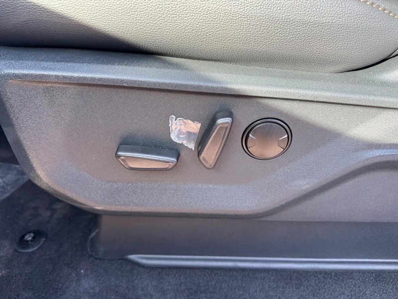 Ford F-150 Vehicle Full-screen Gallery Image 19