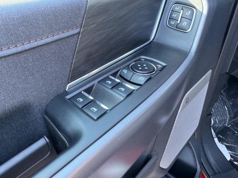 Ford F-150 Vehicle Full-screen Gallery Image 20