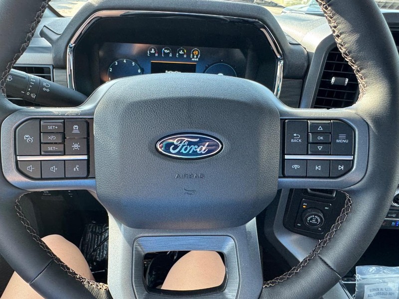 Ford F-150 Vehicle Full-screen Gallery Image 22