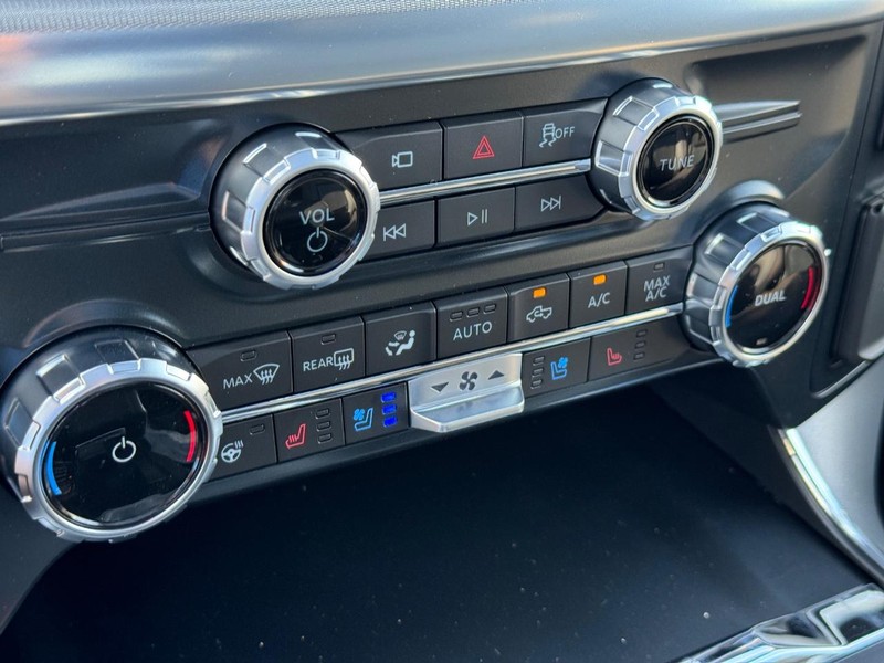 Ford F-150 Vehicle Full-screen Gallery Image 26