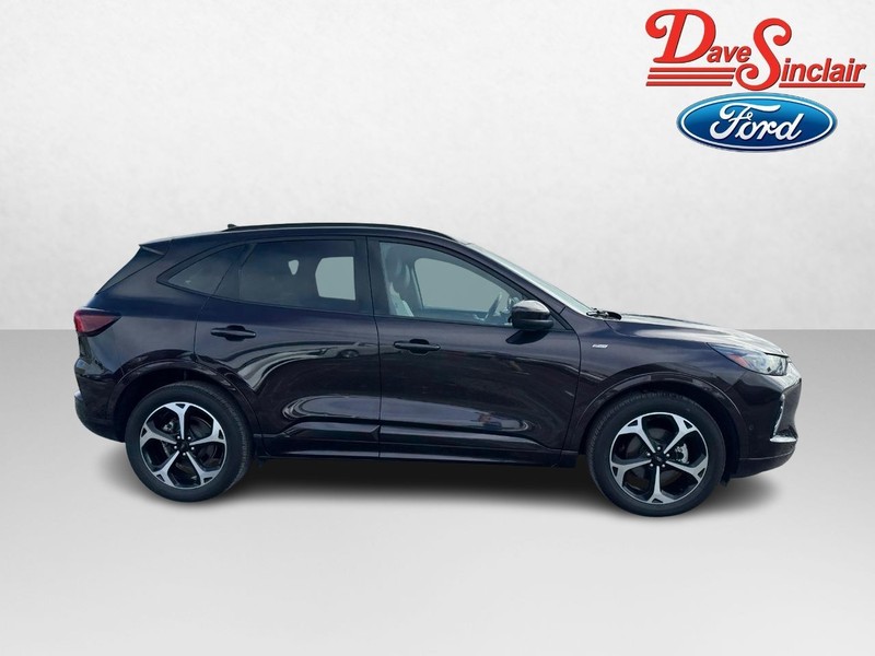 Ford Escape Vehicle Full-screen Gallery Image 05