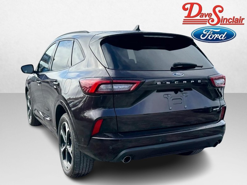 Ford Escape Vehicle Full-screen Gallery Image 09