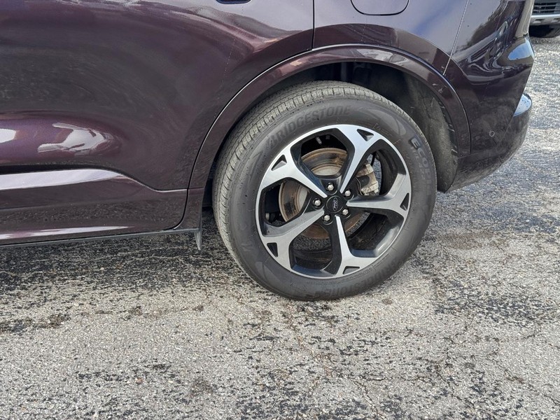Ford Escape Vehicle Full-screen Gallery Image 11