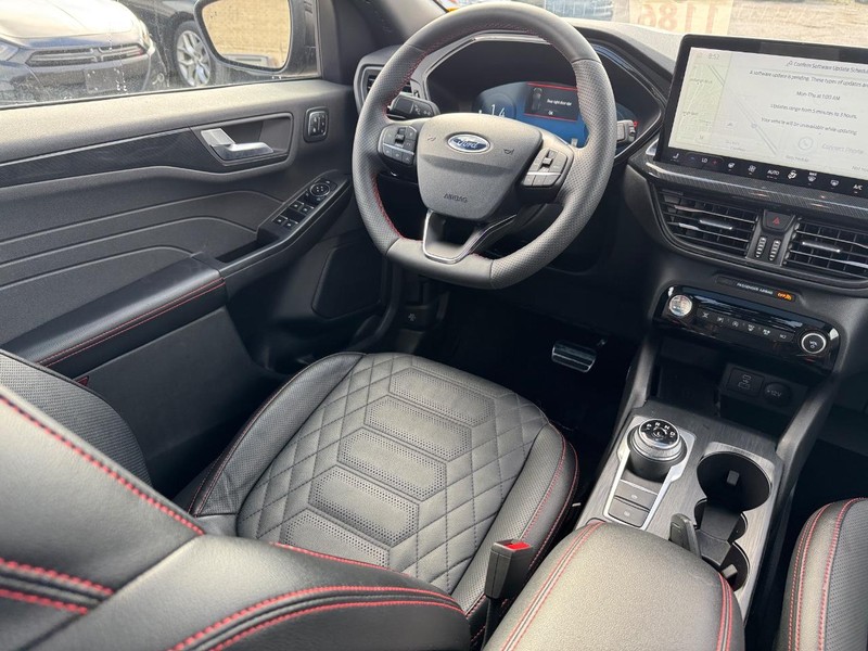 Ford Escape Vehicle Full-screen Gallery Image 15