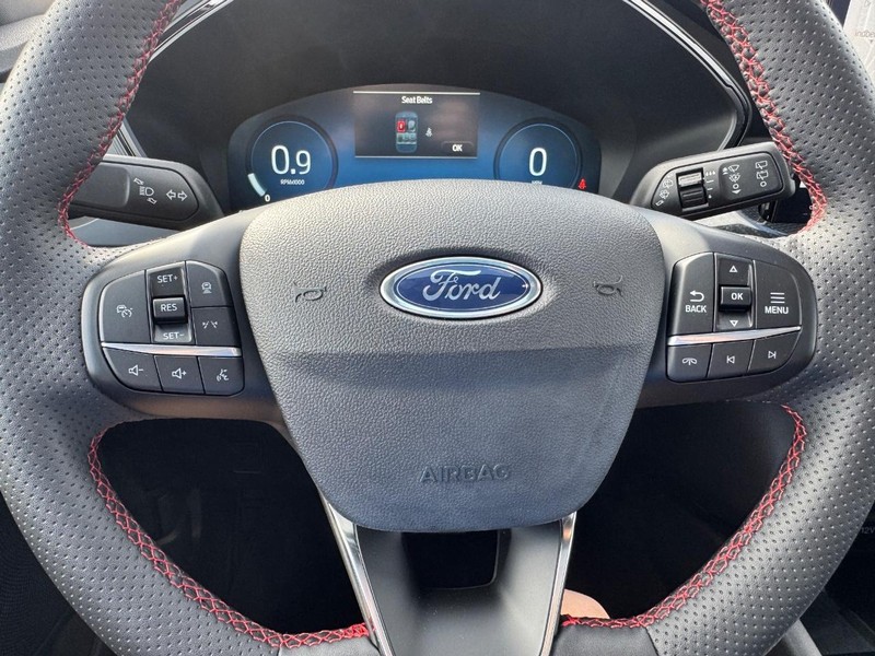 Ford Escape Vehicle Full-screen Gallery Image 21