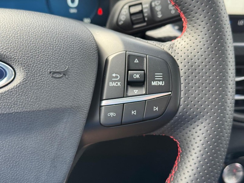 Ford Escape Vehicle Full-screen Gallery Image 23