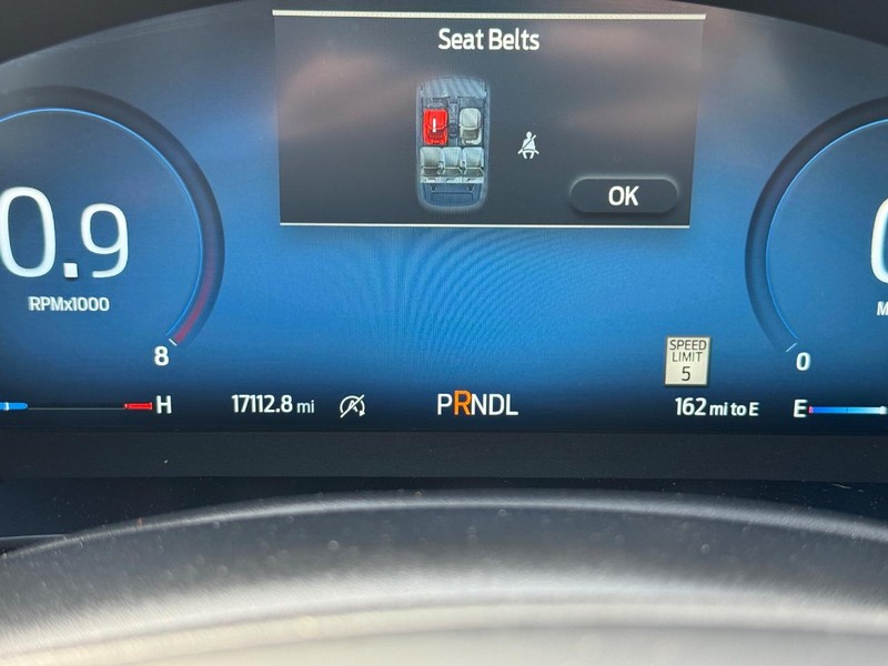 Ford Escape Vehicle Full-screen Gallery Image 27