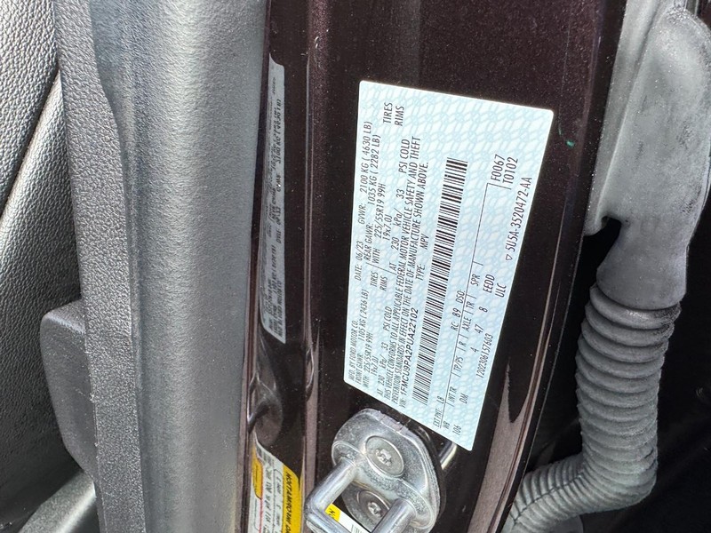 Ford Escape Vehicle Full-screen Gallery Image 28