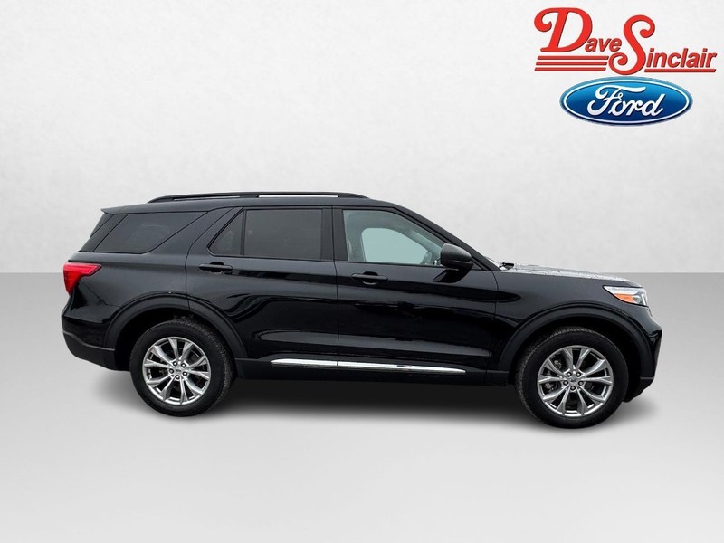 Ford Explorer Vehicle Full-screen Gallery Image 05
