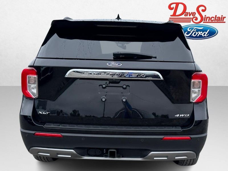 Ford Explorer Vehicle Full-screen Gallery Image 08