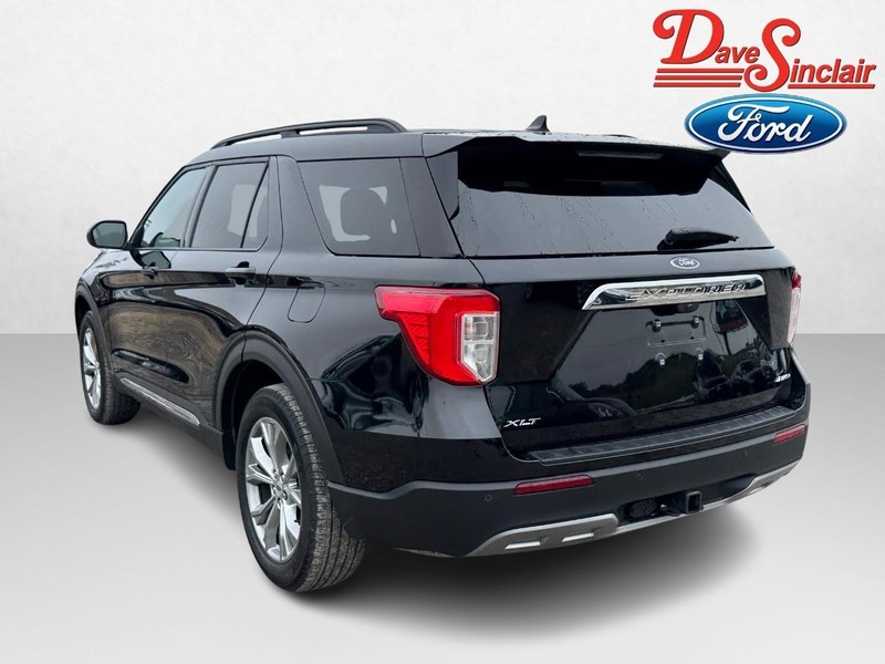 Ford Explorer Vehicle Full-screen Gallery Image 09