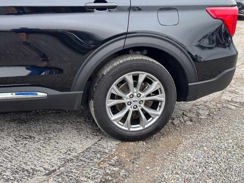 Ford Explorer Vehicle Full-screen Gallery Image 11