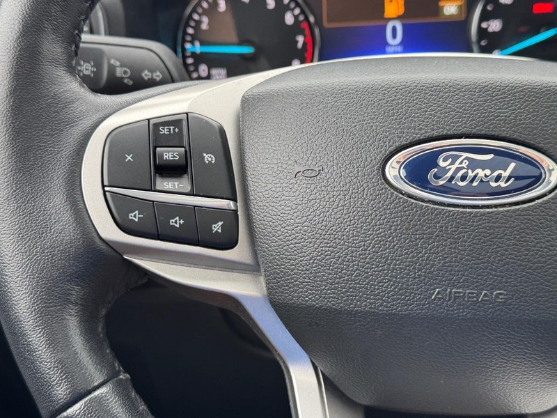 Ford Explorer Vehicle Full-screen Gallery Image 22