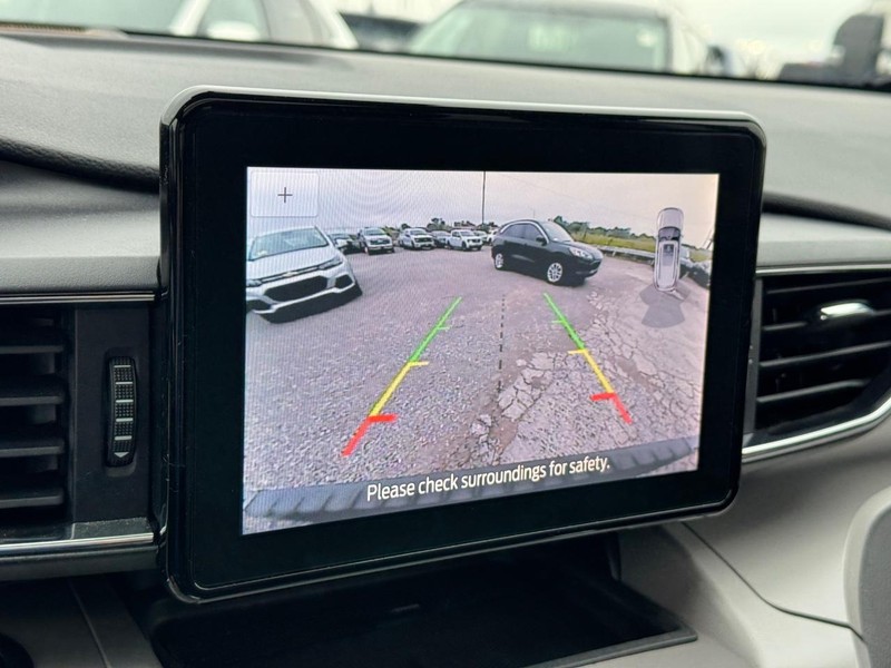 Ford Explorer Vehicle Full-screen Gallery Image 25