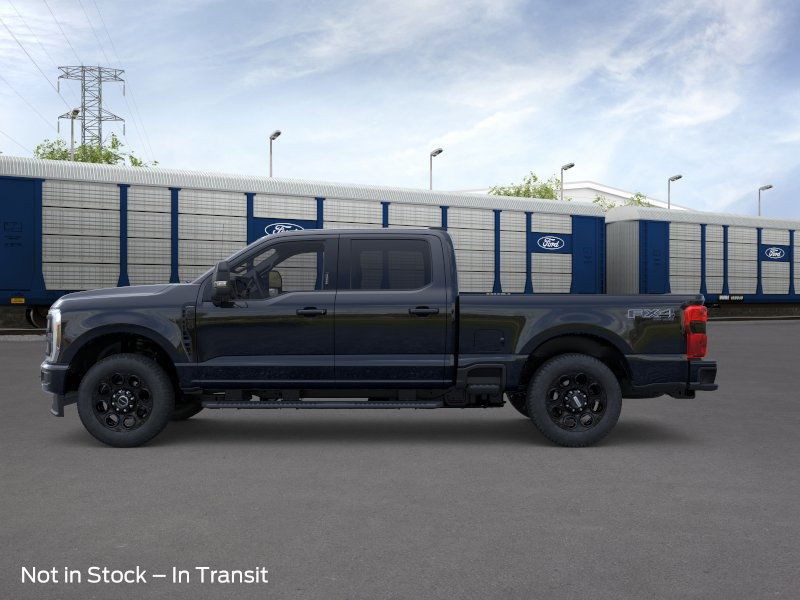 Ford Super Duty F-250 SRW Vehicle Full-screen Gallery Image 04
