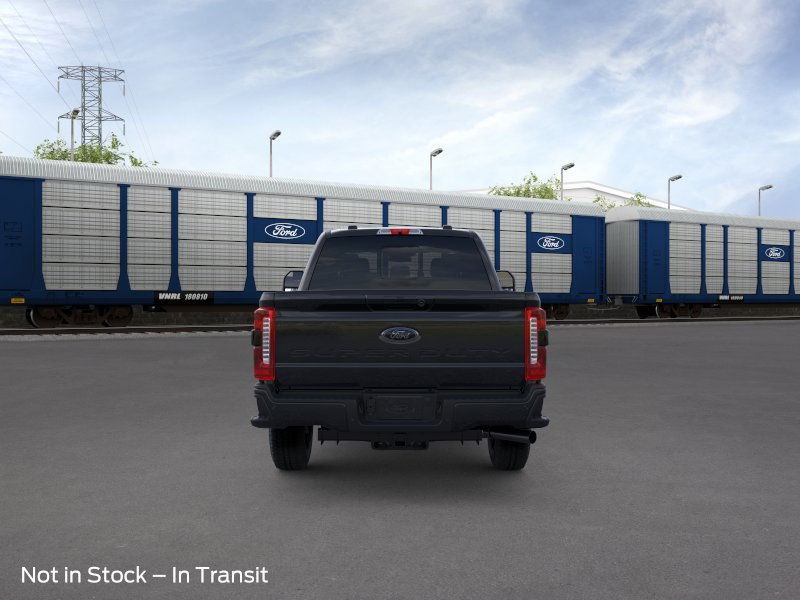 Ford Super Duty F-250 SRW Vehicle Full-screen Gallery Image 07