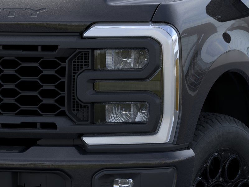 Ford Super Duty F-250 SRW Vehicle Full-screen Gallery Image 20