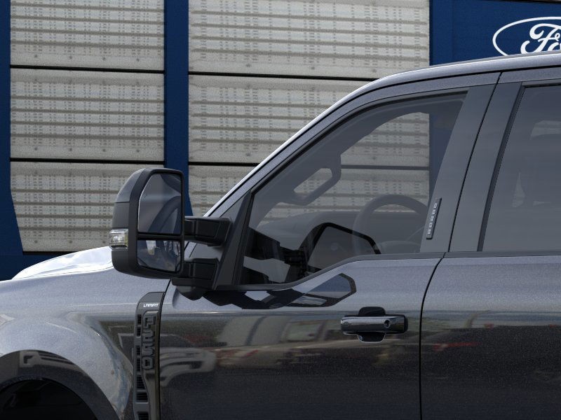 Ford Super Duty F-250 SRW Vehicle Full-screen Gallery Image 22