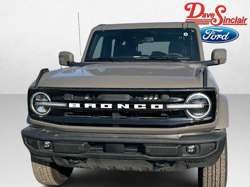 Ford Bronco Vehicle Full-screen Gallery Image 02