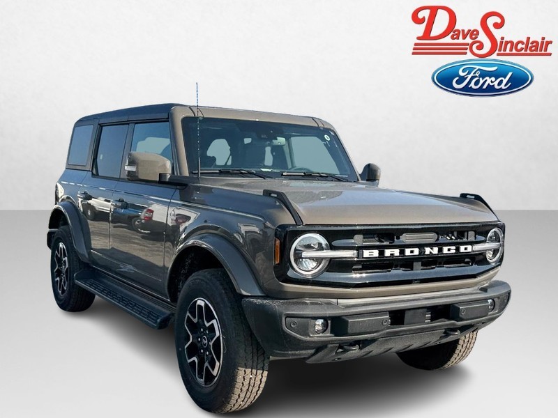 Ford Bronco Vehicle Full-screen Gallery Image 04
