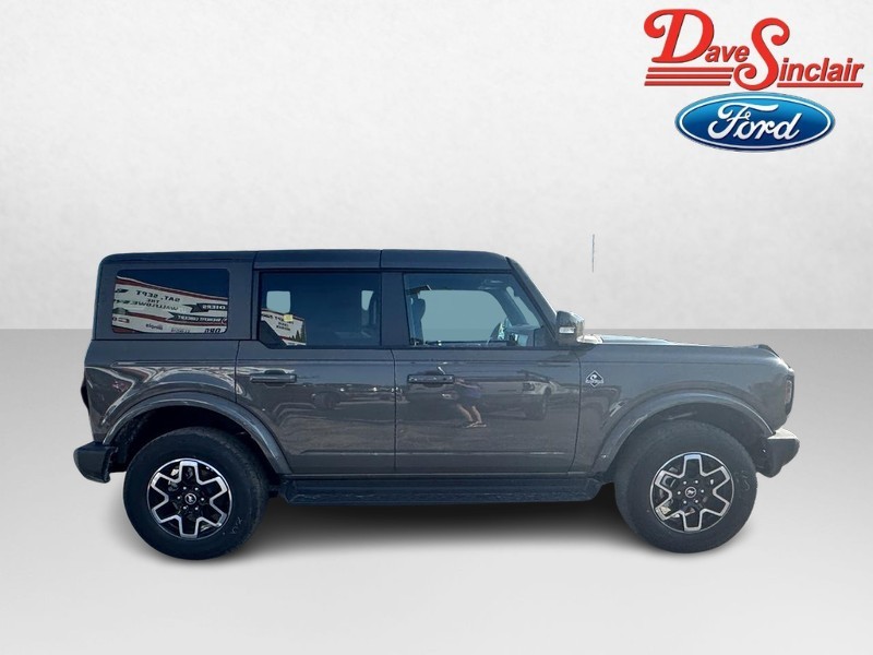 Ford Bronco Vehicle Full-screen Gallery Image 05