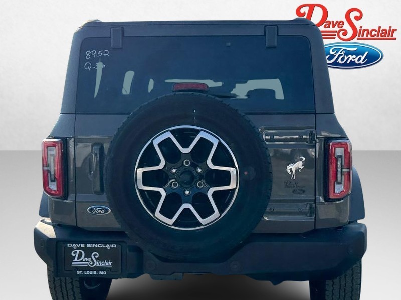Ford Bronco Vehicle Full-screen Gallery Image 08