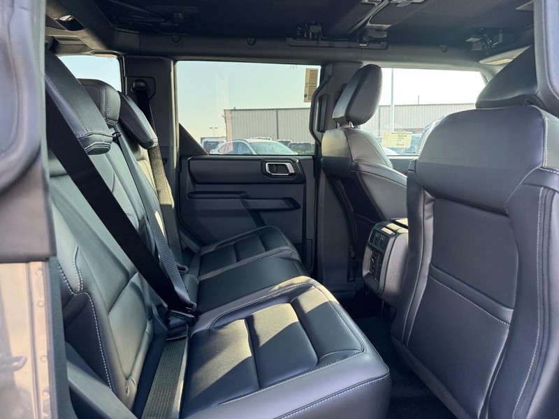 Ford Bronco Vehicle Full-screen Gallery Image 13