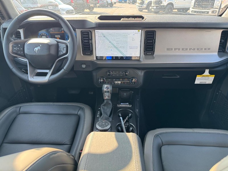 Ford Bronco Vehicle Full-screen Gallery Image 14