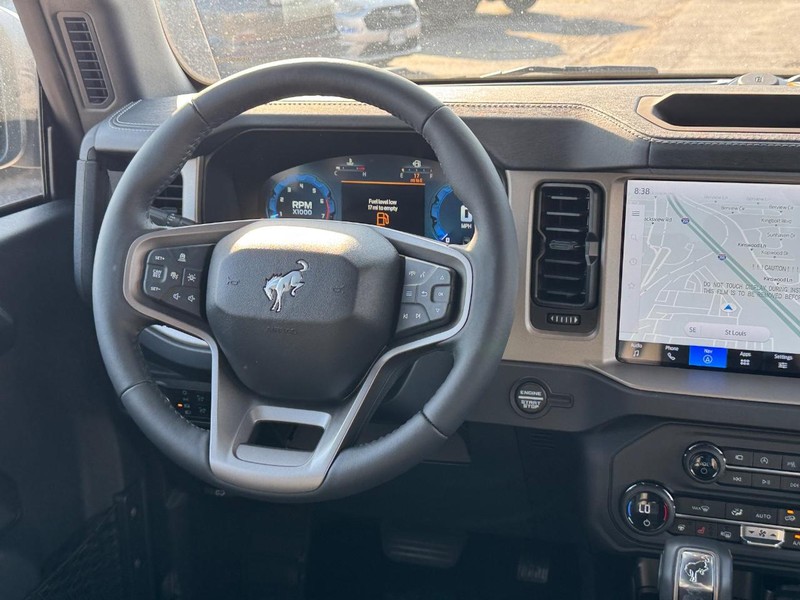 Ford Bronco Vehicle Full-screen Gallery Image 15