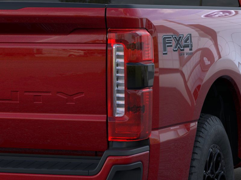 Ford Super Duty F-250 SRW Vehicle Full-screen Gallery Image 23