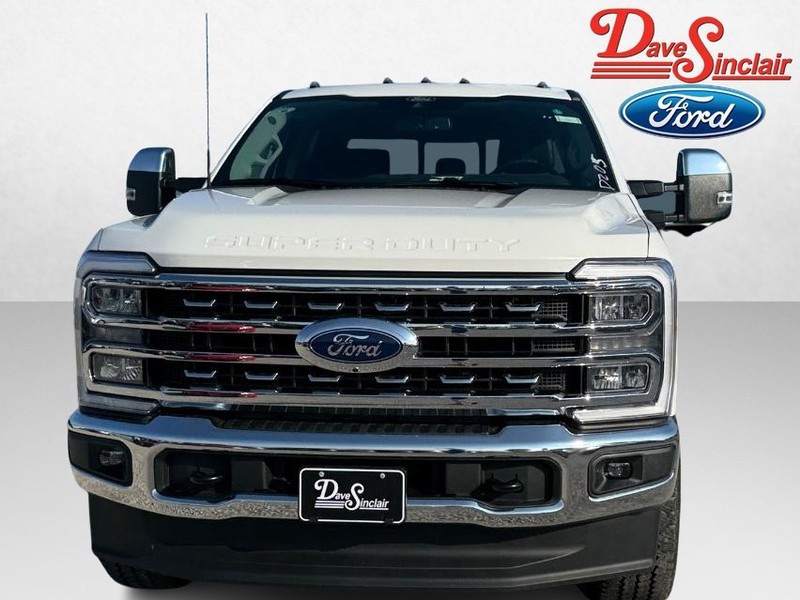 Ford Super Duty F-250 SRW Vehicle Full-screen Gallery Image 02