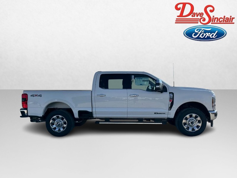 Ford Super Duty F-250 SRW Vehicle Full-screen Gallery Image 05