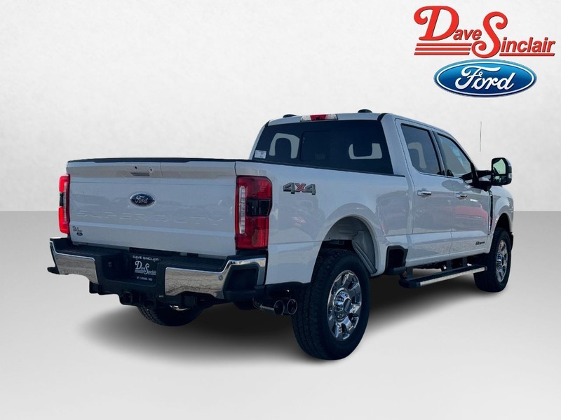 Ford Super Duty F-250 SRW Vehicle Full-screen Gallery Image 07