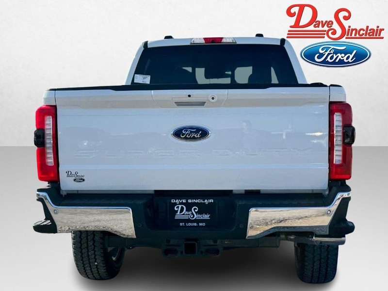 Ford Super Duty F-250 SRW Vehicle Full-screen Gallery Image 08