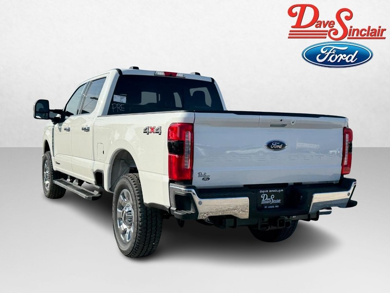 Ford Super Duty F-250 SRW Vehicle Full-screen Gallery Image 09