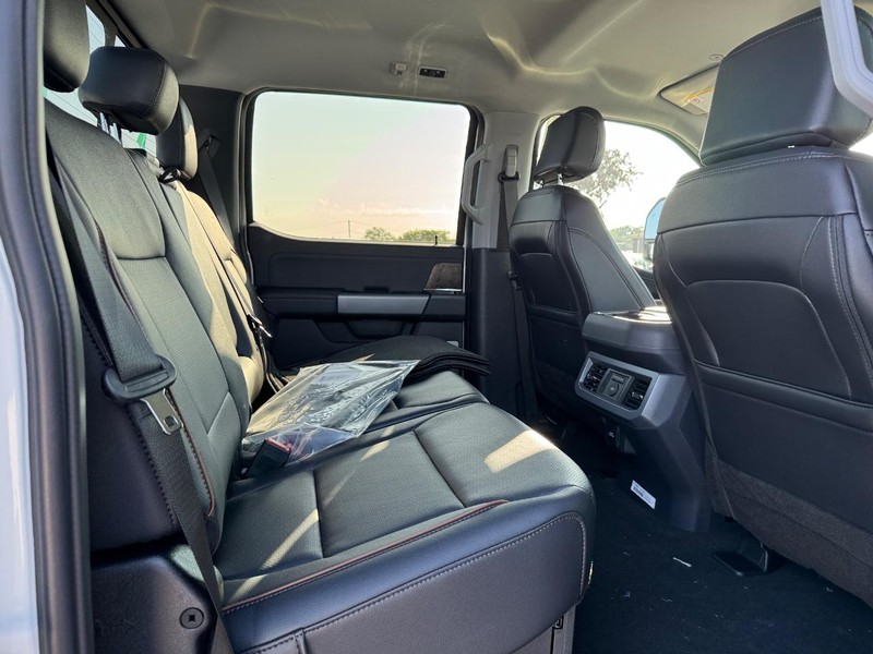 Ford Super Duty F-250 SRW Vehicle Full-screen Gallery Image 13