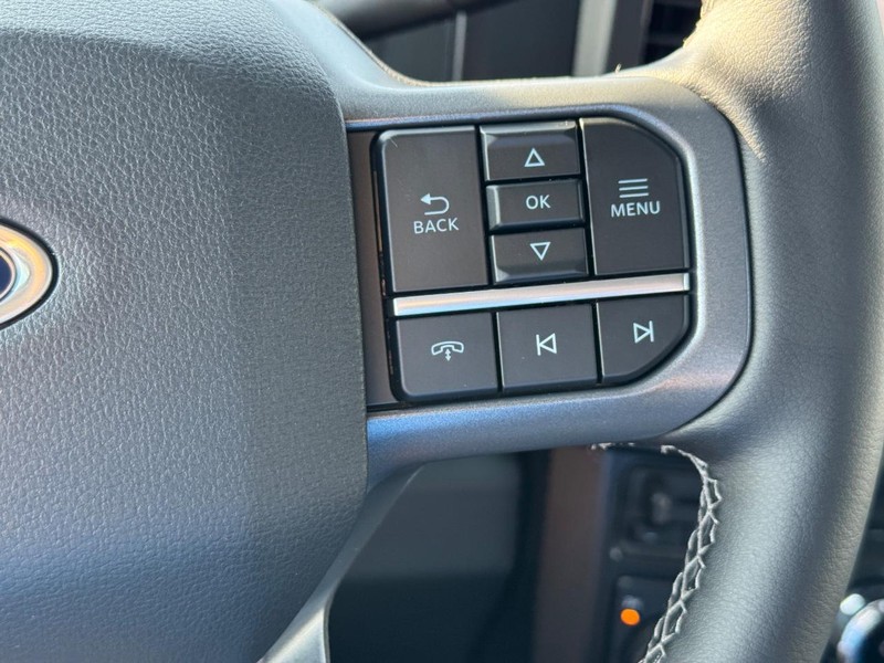 Ford Super Duty F-250 SRW Vehicle Full-screen Gallery Image 23
