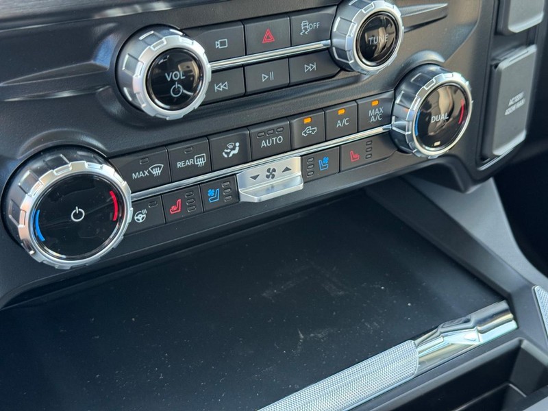 Ford Super Duty F-250 SRW Vehicle Full-screen Gallery Image 25