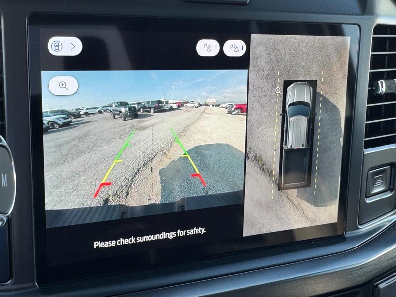 Ford Super Duty F-250 SRW Vehicle Full-screen Gallery Image 26