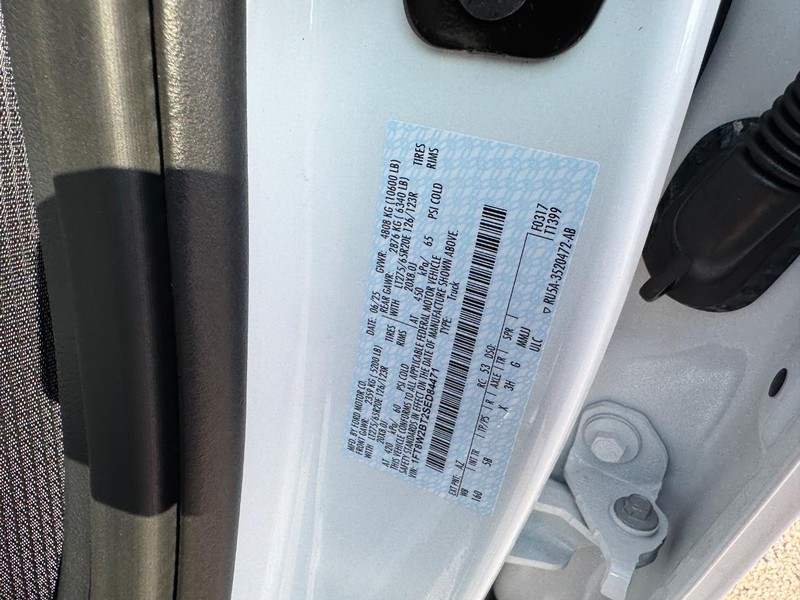 Ford Super Duty F-250 SRW Vehicle Full-screen Gallery Image 27